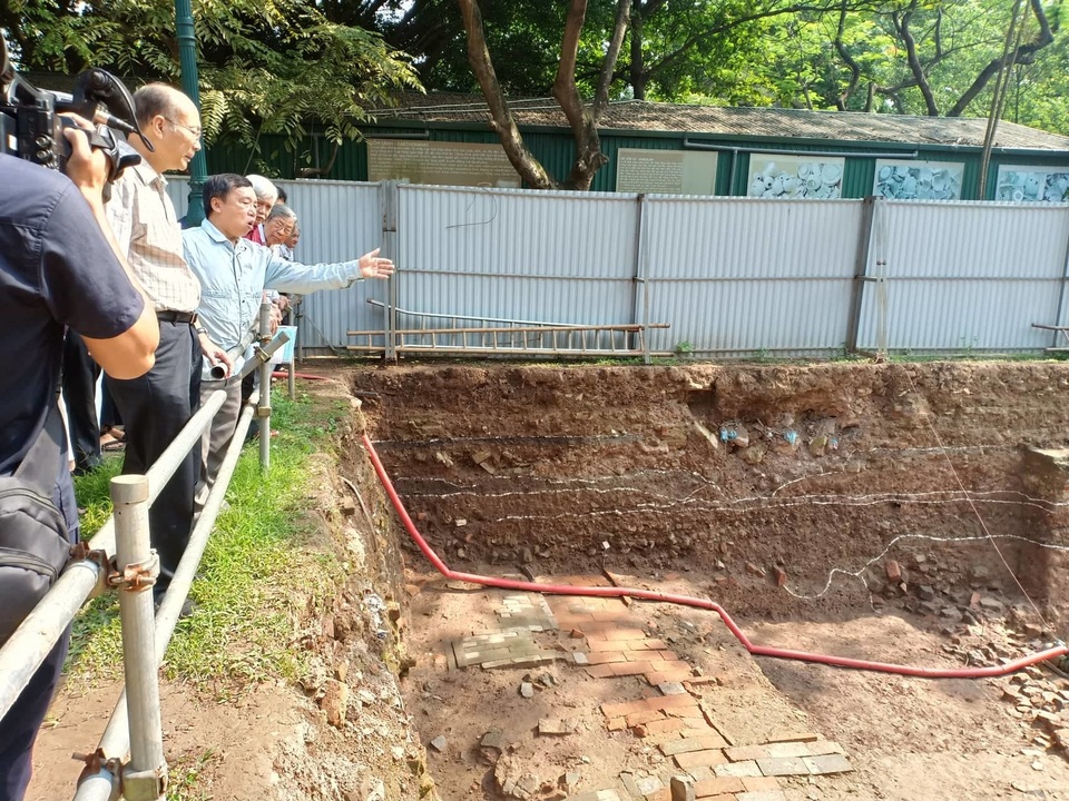Phát lộ dấu tích đường vào cấm thành Thăng Long từ thời nhà Lê - 4 Phát lộ dấu tích đường vào cấm thành Thăng Long từ thời nhà Lê - 4