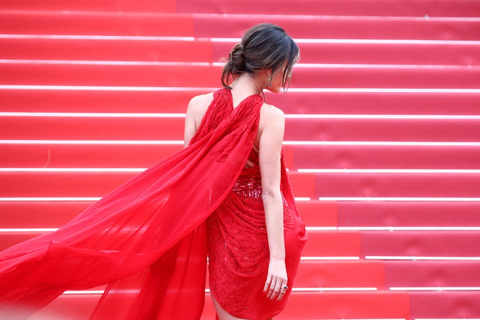 Alessandra Ambrosio diện váy đỏ xẻ táo bạo - 10 Alessandra Ambrosio diện váy đỏ xẻ táo bạo - 10