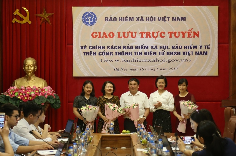 Có được dùng thẻ đảng để điều chỉnh nhân thân trên thẻ BHYT? - 1 Có được dùng thẻ đảng để điều chỉnh nhân thân trên thẻ BHYT? - 1