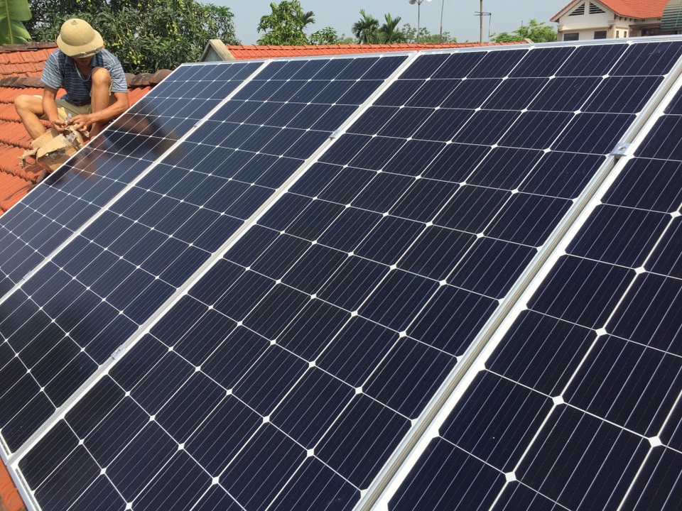 Thí điểm lắp đặt điện áp mái: Dân bán điện ngược cho EVN - 2 Thí điểm lắp đặt điện áp mái: Dân bán điện ngược cho EVN - 2
