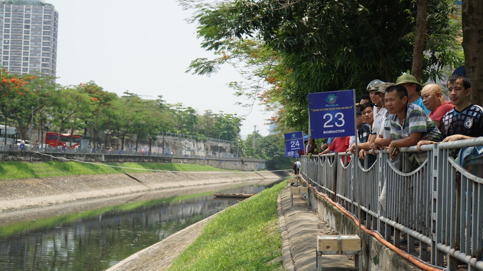 Có thể hồi sinh sông Tô Lịch bất chấp hàng trăm nghìn m3 nước thải đổ vào mỗi ngày? - 6 Có thể hồi sinh sông Tô Lịch bất chấp hàng trăm nghìn m3 nước thải đổ vào mỗi ngày? - 6