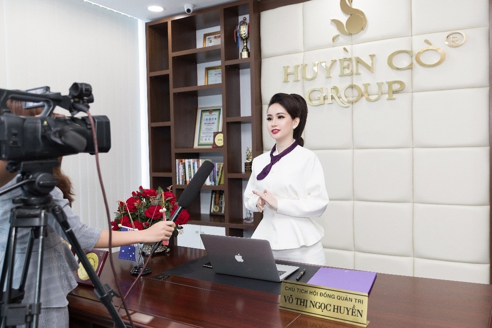 Doanh nhân Huyền Cò: “Từ phân tích đến làm mới thị trường mỹ phẩm Việt Nam bằng chính sách vàng” - 6 Doanh nhân Huyền Cò: “Từ phân tích đến làm mới thị trường mỹ phẩm Việt Nam bằng chính sách vàng” - 6
