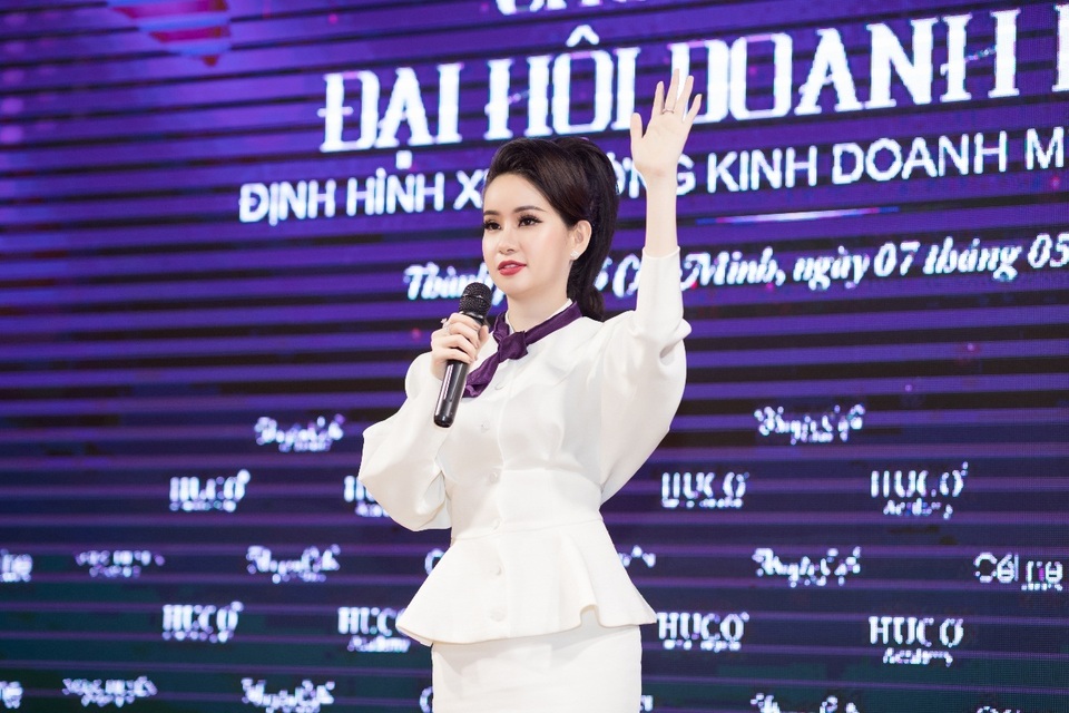 Doanh nhân Huyền Cò: “Từ phân tích đến làm mới thị trường mỹ phẩm Việt Nam bằng chính sách vàng” - 8 Doanh nhân Huyền Cò: “Từ phân tích đến làm mới thị trường mỹ phẩm Việt Nam bằng chính sách vàng” - 8