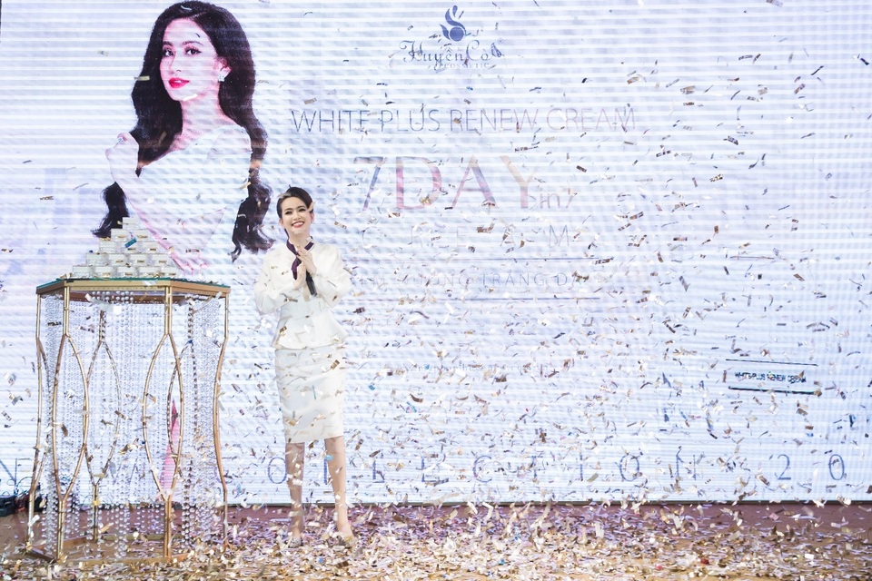 Doanh nhân Huyền Cò: “Từ phân tích đến làm mới thị trường mỹ phẩm Việt Nam bằng chính sách vàng” - 10 Doanh nhân Huyền Cò: “Từ phân tích đến làm mới thị trường mỹ phẩm Việt Nam bằng chính sách vàng” - 10