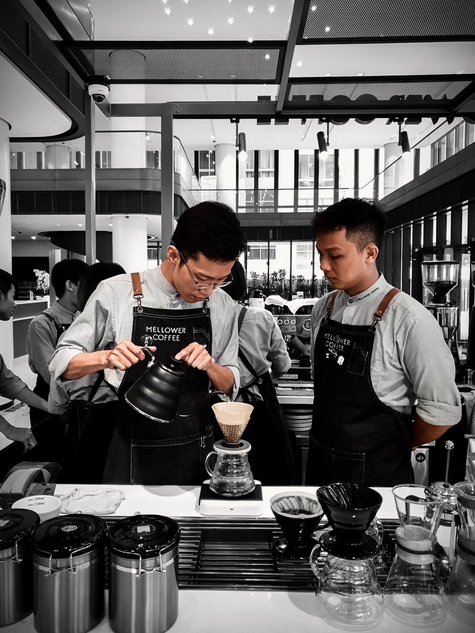 Nhiếp ảnh gia trẻ khắc hoạ “hơi thở thời đại” trong tách cà phê - 6 Nhiếp ảnh gia trẻ khắc hoạ “hơi thở thời đại” trong tách cà phê - 6