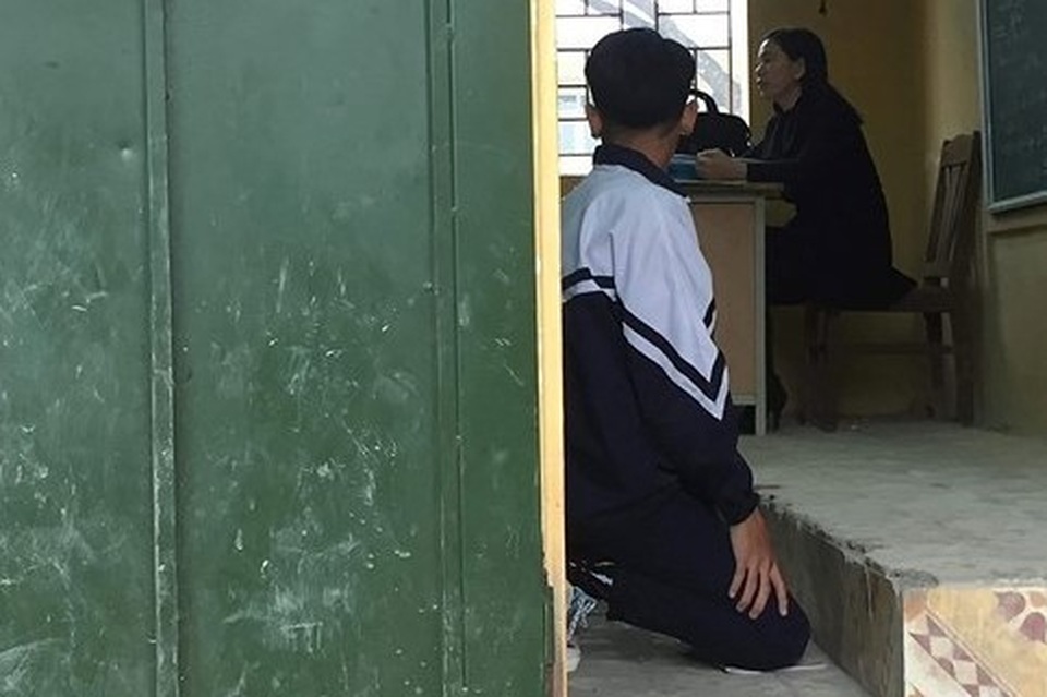Phạt quỳ: Quan hệ thầy trò tôn trọng, bình đẳng, sẽ không ai “sợ” ai hết! - 1 Phạt quỳ: Quan hệ thầy trò tôn trọng, bình đẳng, sẽ không ai “sợ” ai hết! - 1