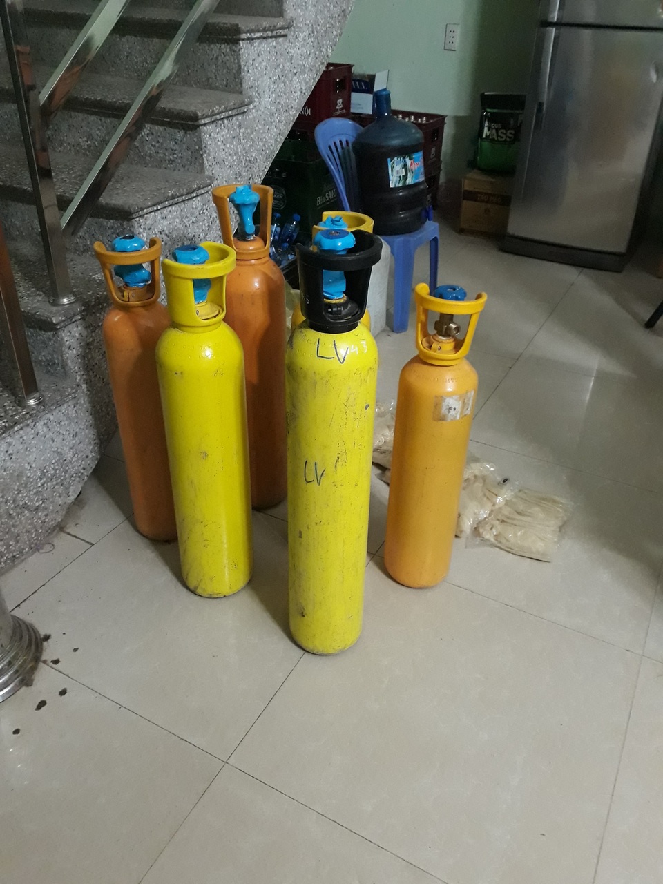 Thu giữ nửa tấn khí N2O - chất “mồi” cho dân chơi tăng khoái cảm chơi “đồ” - 1 Thu giữ nửa tấn khí N2O - chất “mồi” cho dân chơi tăng khoái cảm chơi “đồ” - 1