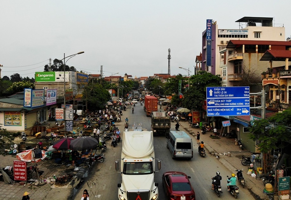 Bắc Ninh: Người dân khổ sở vì hứng chịu xe tải né trạm BOT - 2 Bắc Ninh: Người dân khổ sở vì hứng chịu xe tải né trạm BOT - 2