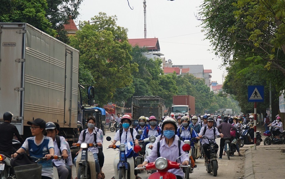 Bắc Ninh: Người dân khổ sở vì hứng chịu xe tải né trạm BOT - 4 Bắc Ninh: Người dân khổ sở vì hứng chịu xe tải né trạm BOT - 4