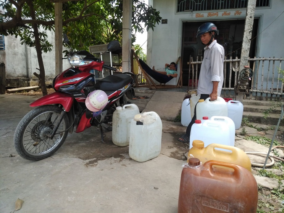 Hơn 600 hộ dân kêu cứu vì khát nước sạch - 1 Hơn 600 hộ dân kêu cứu vì khát nước sạch - 1