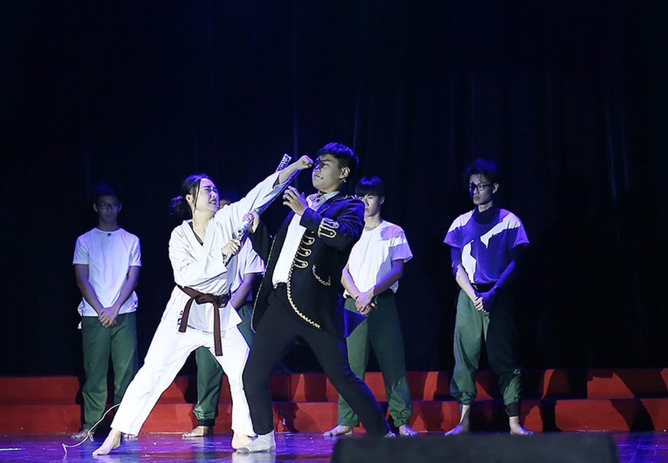 Đã tai màn đấu rap của học sinh chuyên Ams - 1