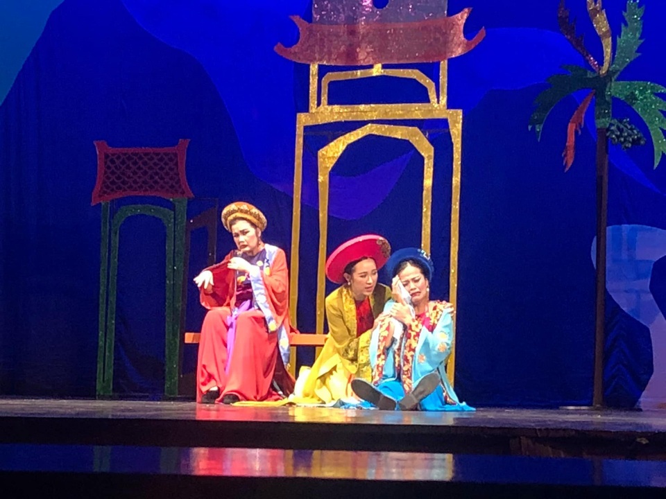 Nhà thiết kế Sỹ Hoàng bất ngờ đóng Thái giám trong kịch “Tấm Cám” - 4 Nhà thiết kế Sỹ Hoàng bất ngờ đóng Thái giám trong kịch “Tấm Cám” - 4