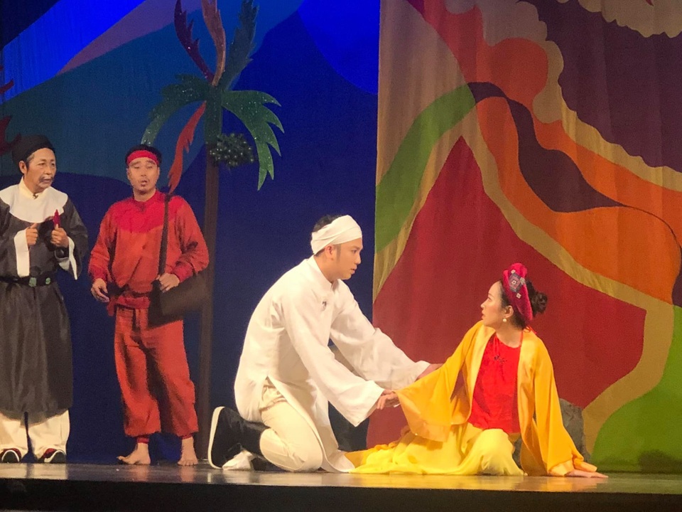 Nhà thiết kế Sỹ Hoàng bất ngờ đóng Thái giám trong kịch “Tấm Cám” - 2 Nhà thiết kế Sỹ Hoàng bất ngờ đóng Thái giám trong kịch “Tấm Cám” - 2