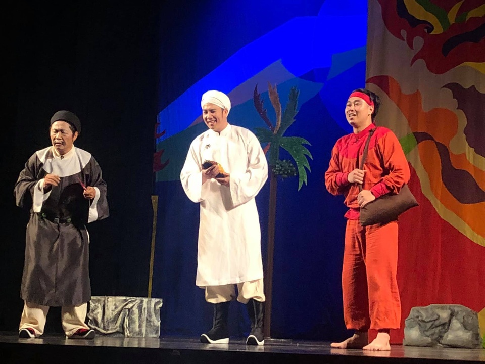 Nhà thiết kế Sỹ Hoàng bất ngờ đóng Thái giám trong kịch “Tấm Cám” - 1 Nhà thiết kế Sỹ Hoàng bất ngờ đóng Thái giám trong kịch “Tấm Cám” - 1