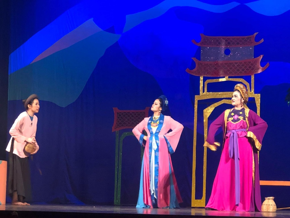 Nhà thiết kế Sỹ Hoàng bất ngờ đóng Thái giám trong kịch “Tấm Cám” - 3 Nhà thiết kế Sỹ Hoàng bất ngờ đóng Thái giám trong kịch “Tấm Cám” - 3