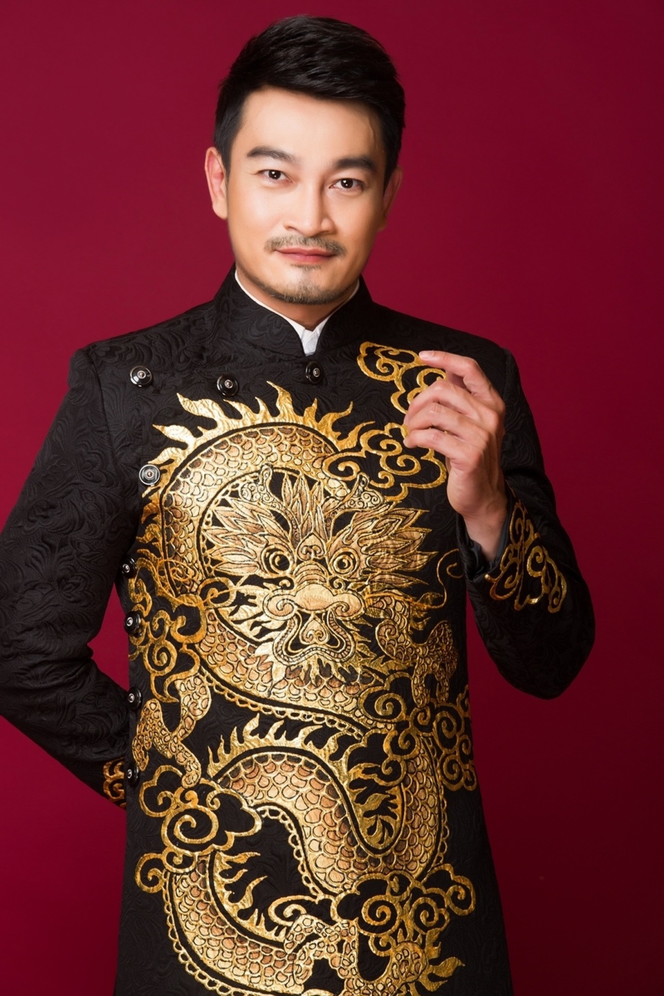 Nam chính Hương phù sa bao năm đi làm bằng xe ôm, dè sẻn từng đồng - 1 Nam chính Hương phù sa bao năm đi làm bằng xe ôm, dè sẻn từng đồng - 1