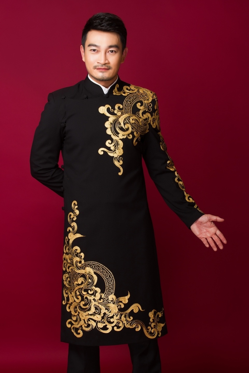 Nam chính Hương phù sa bao năm đi làm bằng xe ôm, dè sẻn từng đồng - 6 Nam chính Hương phù sa bao năm đi làm bằng xe ôm, dè sẻn từng đồng - 6