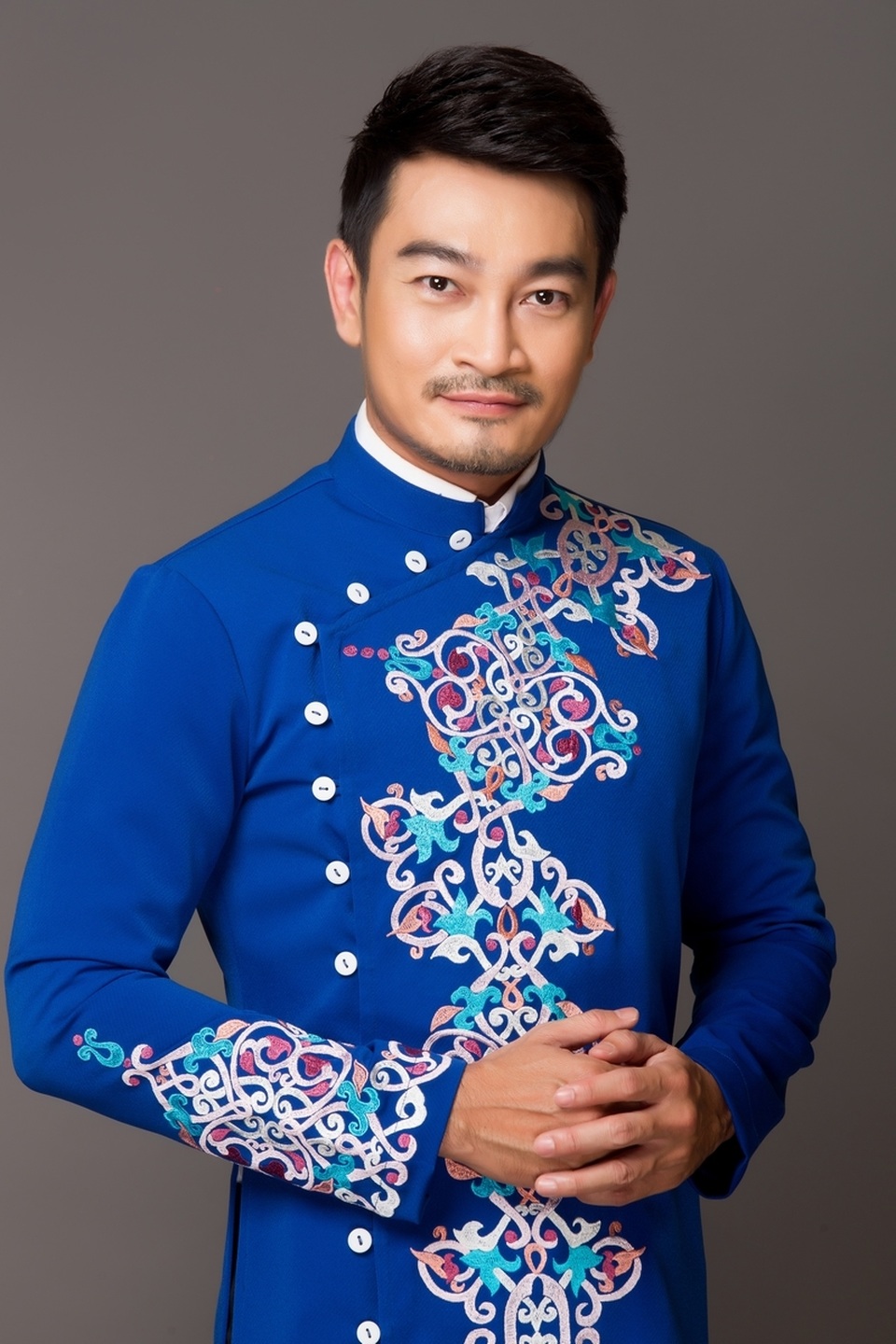 Nam chính Hương phù sa bao năm đi làm bằng xe ôm, dè sẻn từng đồng - 9 Nam chính Hương phù sa bao năm đi làm bằng xe ôm, dè sẻn từng đồng - 9