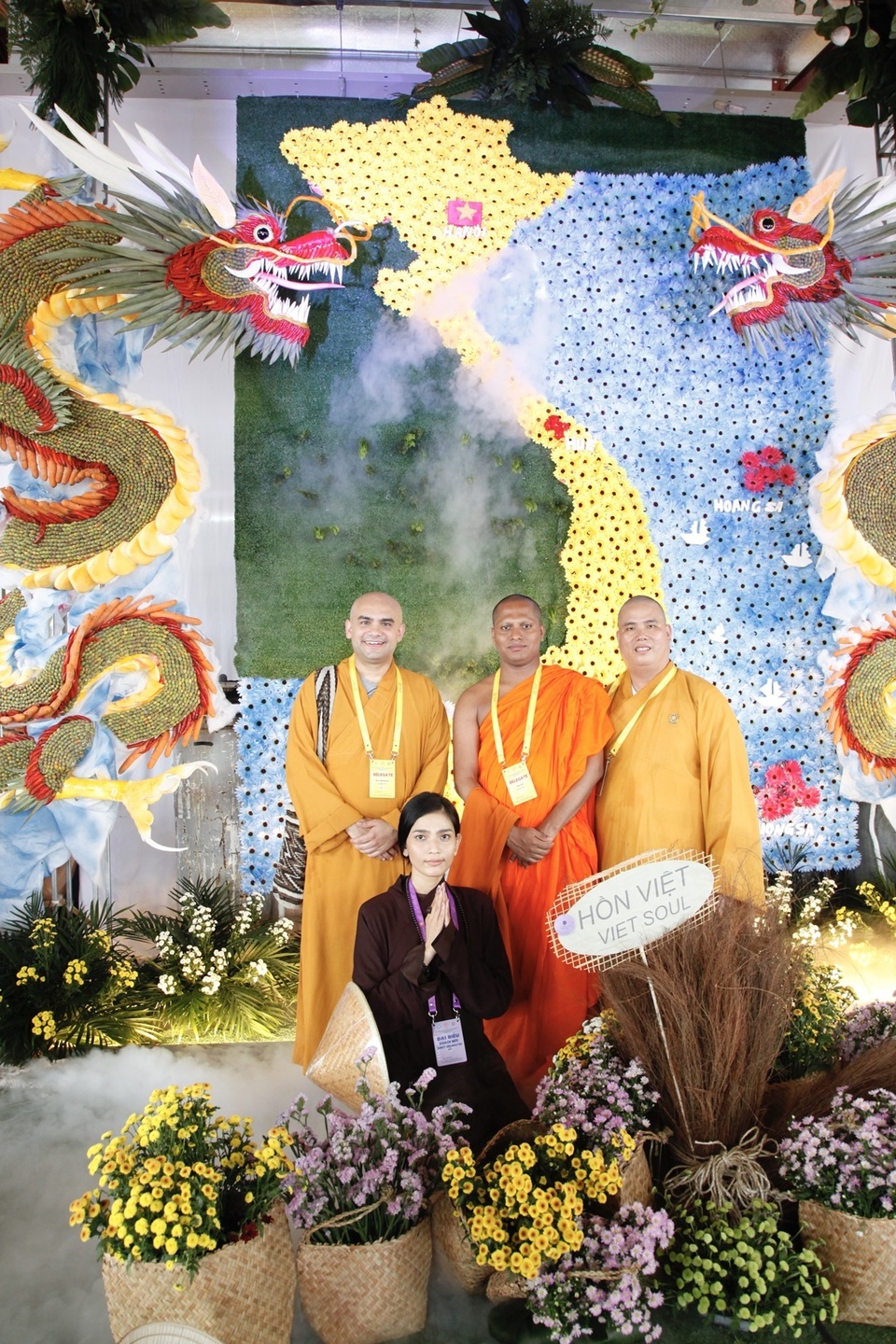 Trương Thị May giản dị tham dự Đại lễ Phật Đản 2019 - 3 Trương Thị May giản dị tham dự Đại lễ Phật Đản 2019 - 3