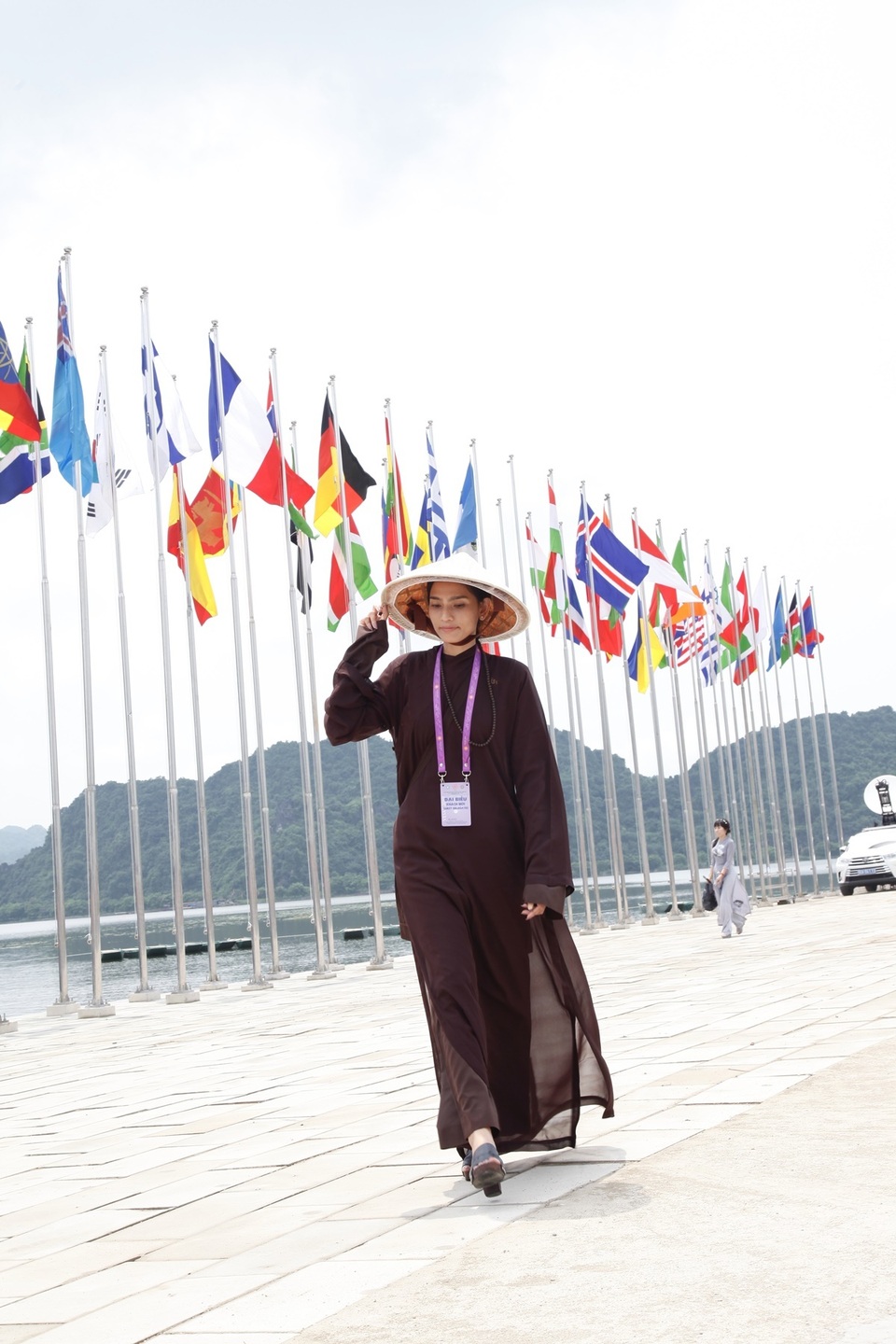 Trương Thị May giản dị tham dự Đại lễ Phật Đản 2019 - 4 Trương Thị May giản dị tham dự Đại lễ Phật Đản 2019 - 4