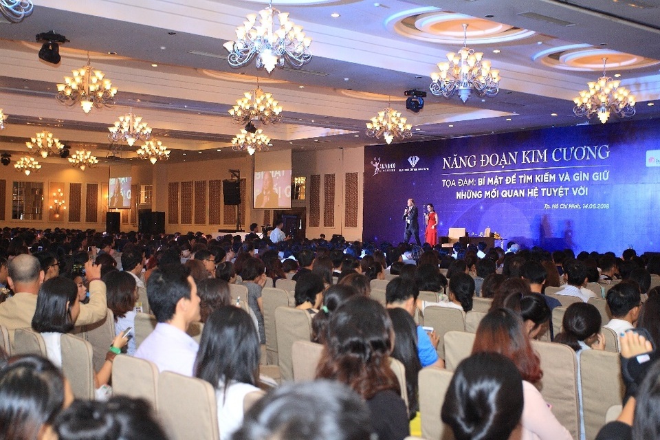 Nhà sáng lập Năng Đoạn Kim Cương Michael Roach đến Việt Nam chia sẻ về mối quan hệ trong kinh doanh. - 1 Nhà sáng lập Năng Đoạn Kim Cương Michael Roach đến Việt Nam chia sẻ về mối quan hệ trong kinh doanh. - 1