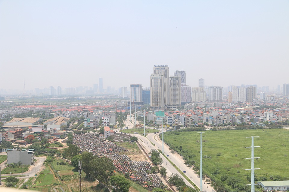 Gầm cầu thành nơi trốn nắng như đổ lửa ở Hà Nội - 1 Gầm cầu thành nơi trốn nắng như đổ lửa ở Hà Nội - 1