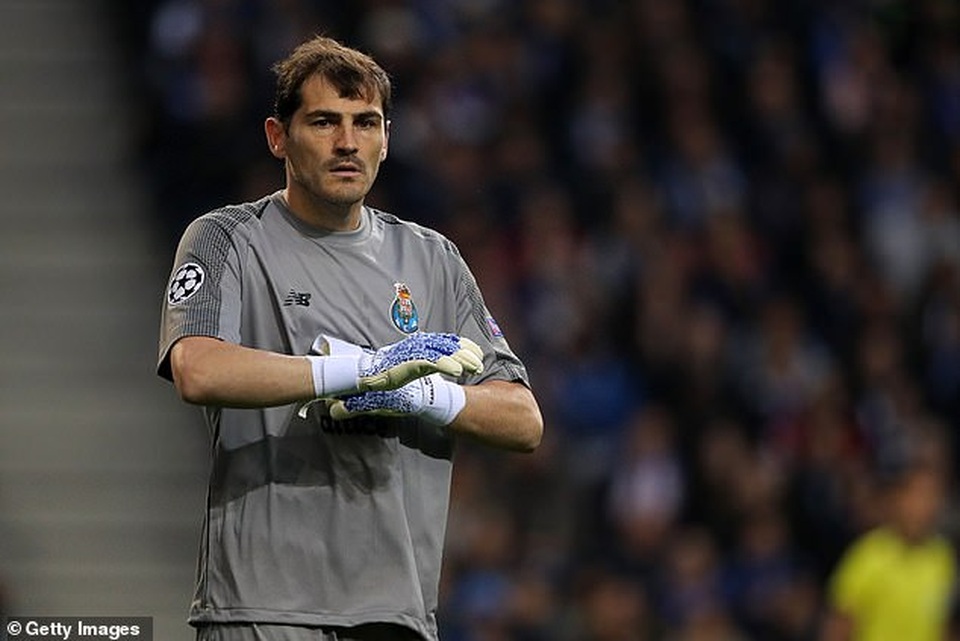 “Thánh” Iker Casillas giải nghệ ở tuổi 38 vì trụy tim - 1 “Thánh” Iker Casillas giải nghệ ở tuổi 38 vì trụy tim - 1