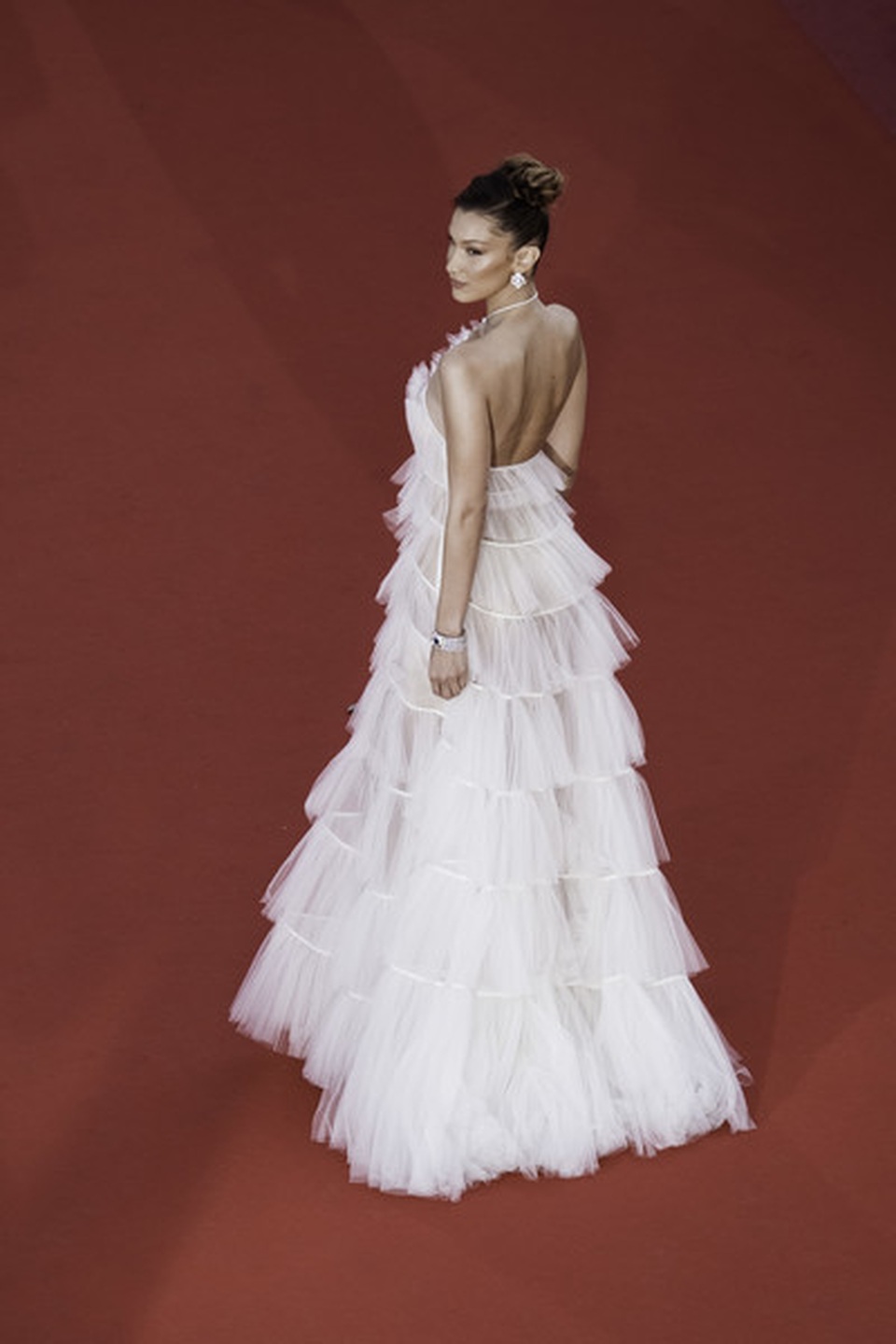 Bella Hadid điệu đà như nàng công chúa - 8 Bella Hadid điệu đà như nàng công chúa - 8