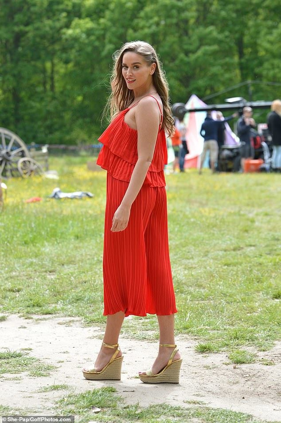 Chloe Sims diện váy xẻ sâu khoe ngực khủng - 7 Chloe Sims diện váy xẻ sâu khoe ngực khủng - 7
