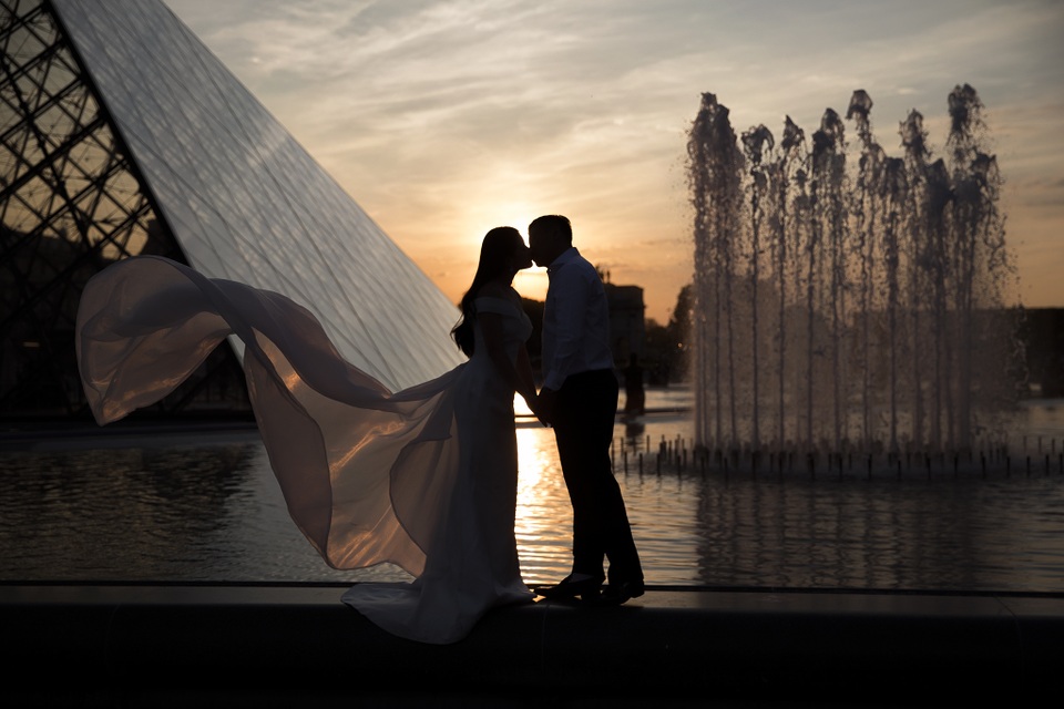 Ảnh cưới đẹp lung linh của đạo diễn “Cua lại vợ bầu” với vợ hot girl - 8 Ảnh cưới đẹp lung linh của đạo diễn “Cua lại vợ bầu” với vợ hot girl - 8