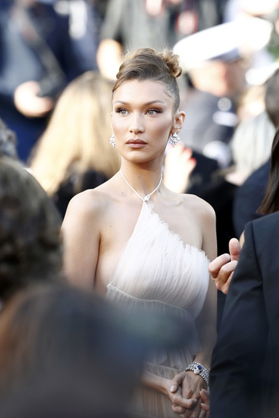 Bella Hadid điệu đà như nàng công chúa - 9 Bella Hadid điệu đà như nàng công chúa - 9