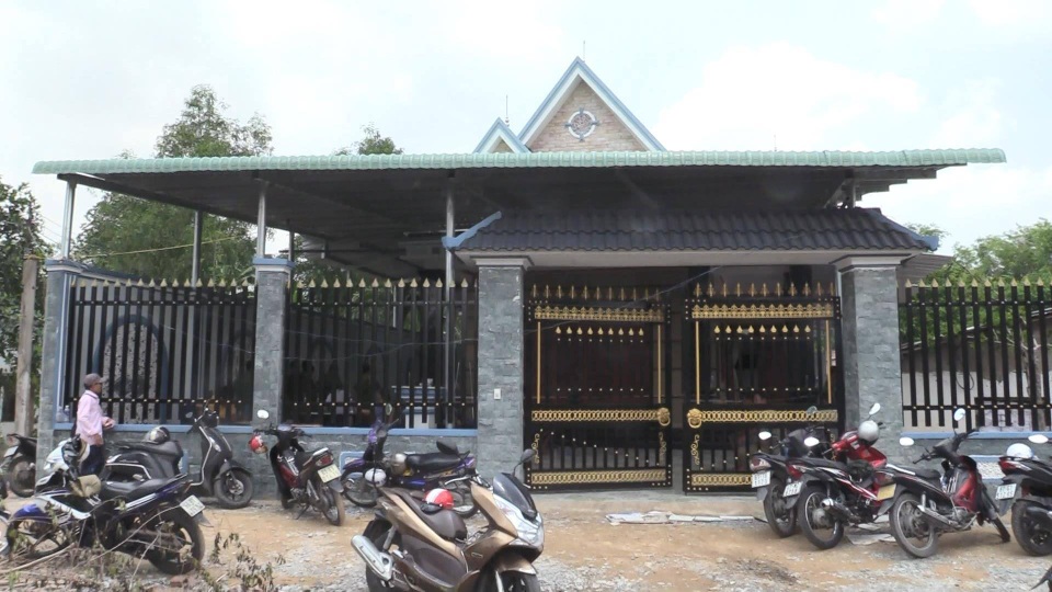 Đâm vợ trọng thương rồi đổ xăng đốt, 2 người tử vong - 1