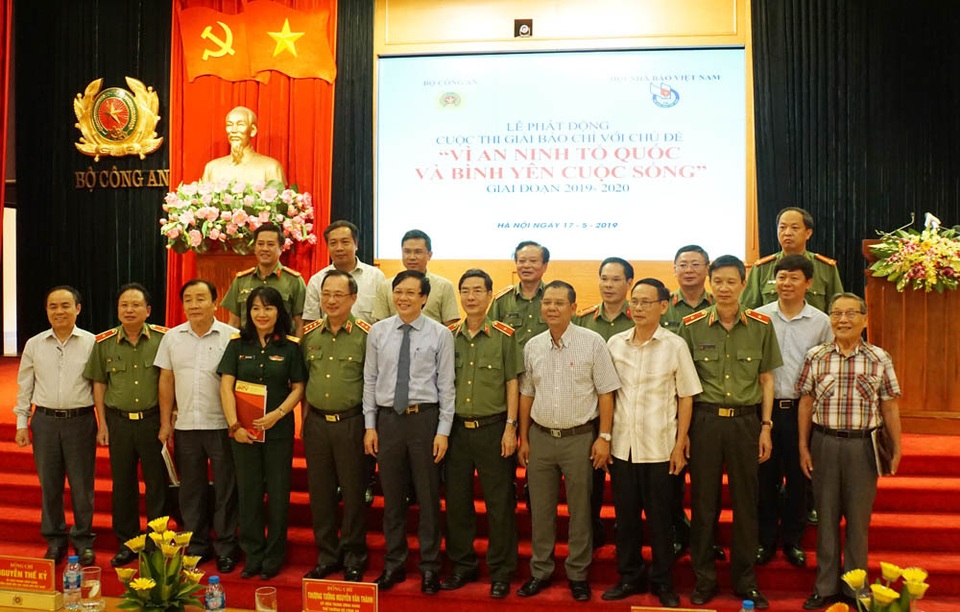 Phát động cuộc thi giải báo chí “Vì An ninh Tổ quốc và bình yên cuộc sống” - 6 Phát động cuộc thi giải báo chí “Vì An ninh Tổ quốc và bình yên cuộc sống” - 6