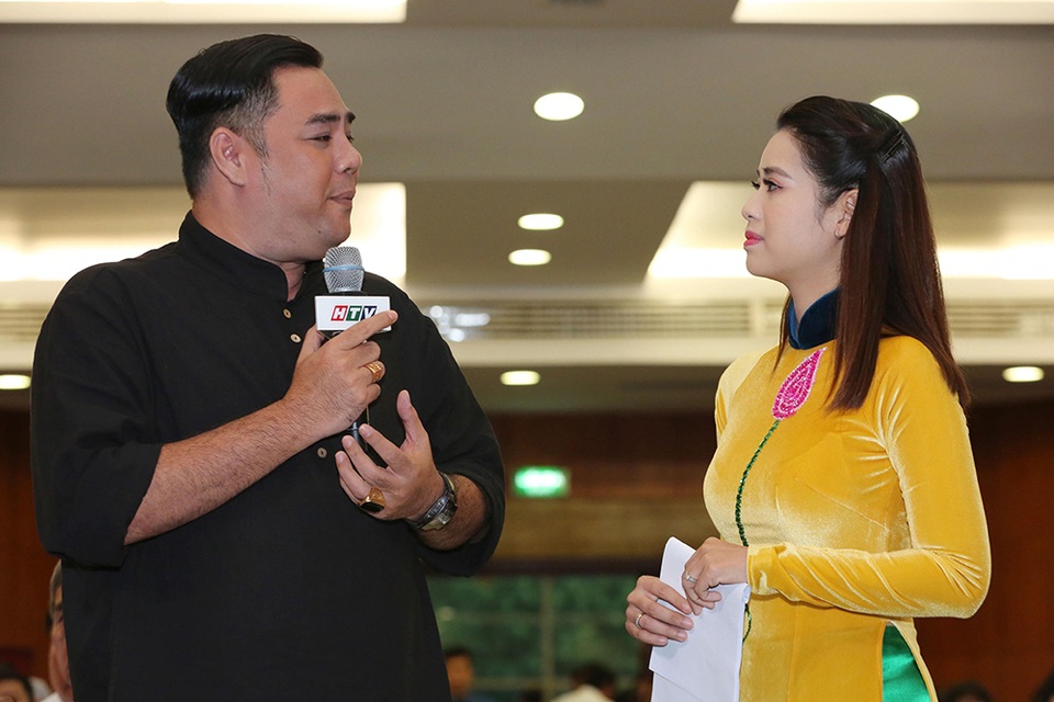 BTV Tấn Tài, ca sĩ Chí Thiện nhận bằng khen Học tập và làm theo đạo đức Hồ Chí Minh - 5 BTV Tấn Tài, ca sĩ Chí Thiện nhận bằng khen Học tập và làm theo đạo đức Hồ Chí Minh - 5
