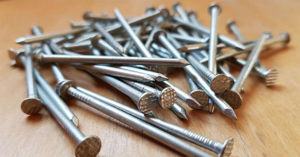 Hãi hùng một người đàn ông ở Ấn Độ có sở thích ăn đinh sắt - 1