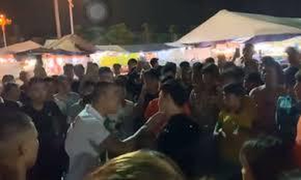 Sau clip Du Thiên bị quây đánh, Khắc Việt tiết lộ những rủi ro khi đi diễn hội chợ - 3 Sau clip Du Thiên bị quây đánh, Khắc Việt tiết lộ những rủi ro khi đi diễn hội chợ - 3