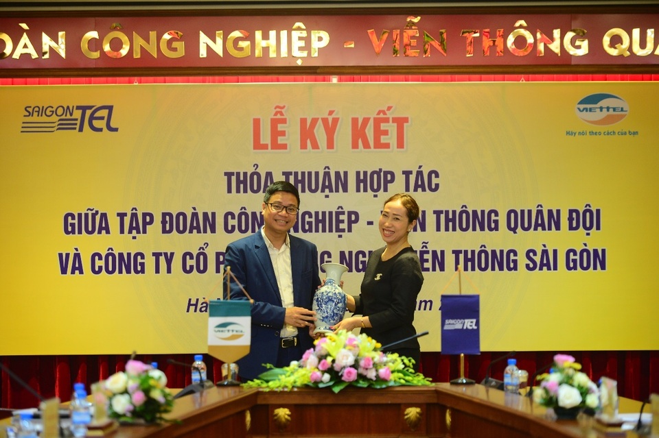 Viettel và Saigontel hợp tác xây dựng khu công nghiệp thông minh kiểu mẫu - 2 Viettel và Saigontel hợp tác xây dựng khu công nghiệp thông minh kiểu mẫu - 2