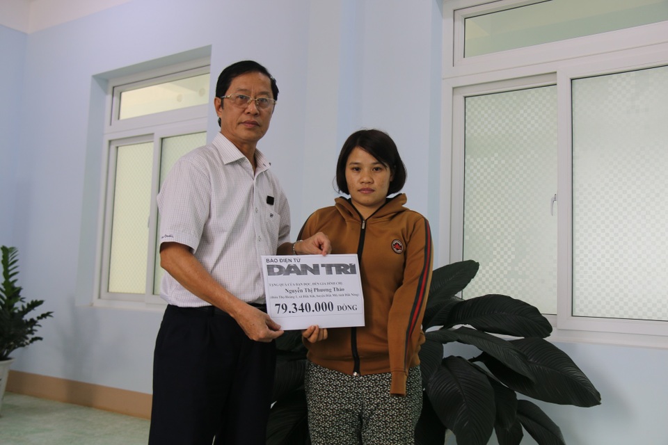 Bạn đọc Dân trí giúp đỡ hai hoàn cảnh khó khăn hơn 100 triệu đồng - 1 Bạn đọc Dân trí giúp đỡ hai hoàn cảnh khó khăn hơn 100 triệu đồng - 1