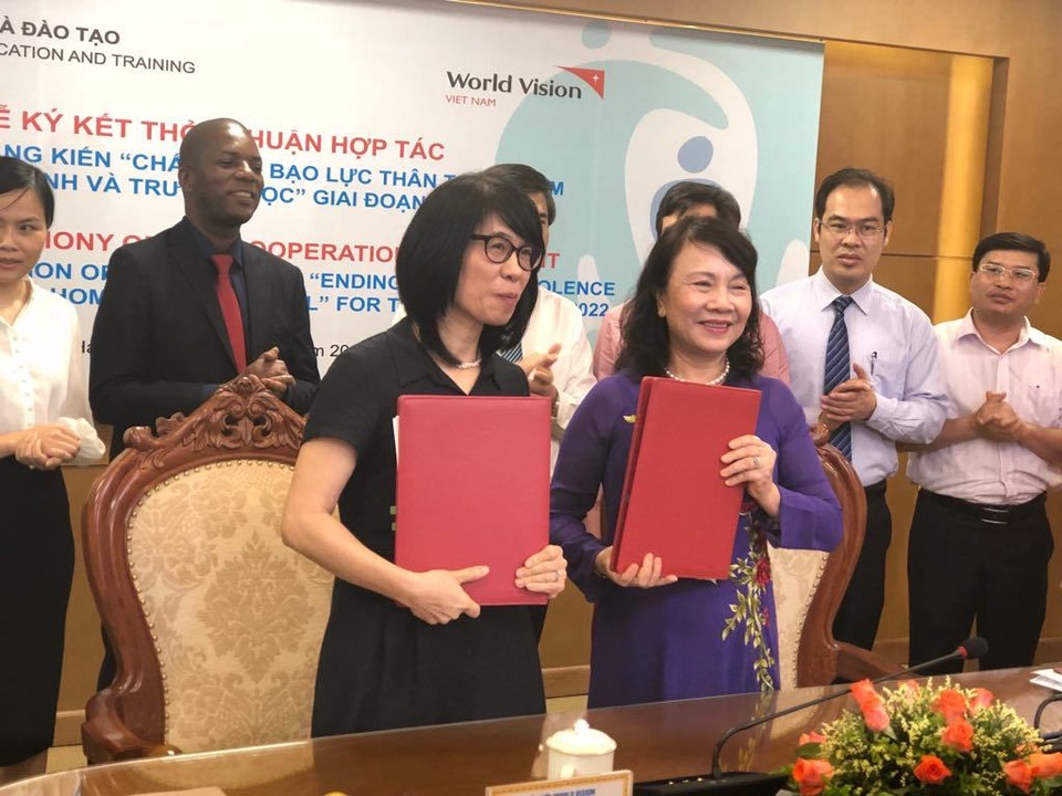 Bộ Giáo dục ký kết: “Chấm dứt bạo lực thân thể trẻ em trong gia đình và trường học” - 1 Bộ Giáo dục ký kết: “Chấm dứt bạo lực thân thể trẻ em trong gia đình và trường học” - 1