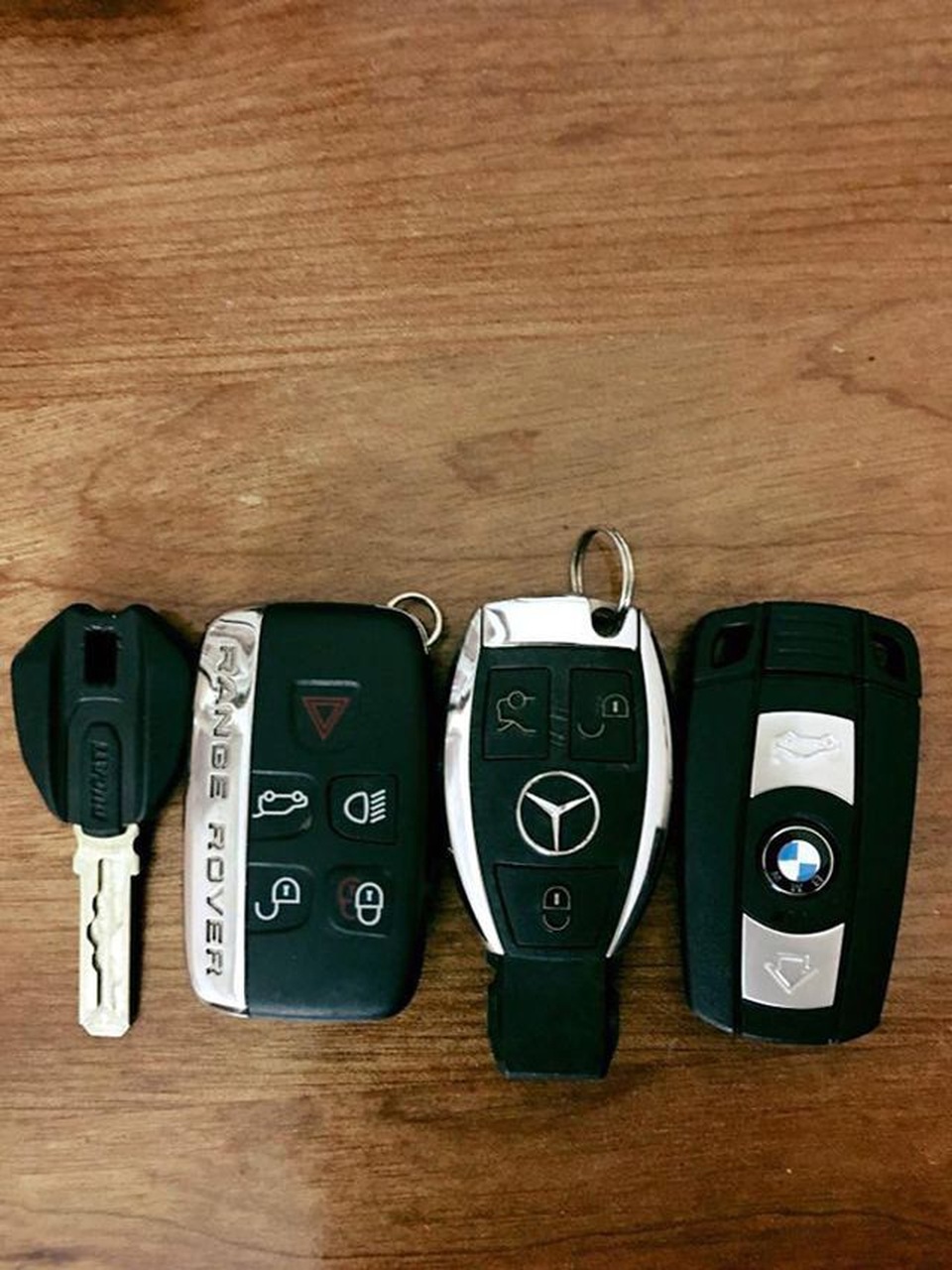 “Phi đội xe khủng” của gia đình nữ đại gia 8x vừa chi 17 tỷ đồng mua xe Maybach S650 2019 - 14 “Phi đội xe khủng” của gia đình nữ đại gia 8x vừa chi 17 tỷ đồng mua xe Maybach S650 2019 - 14