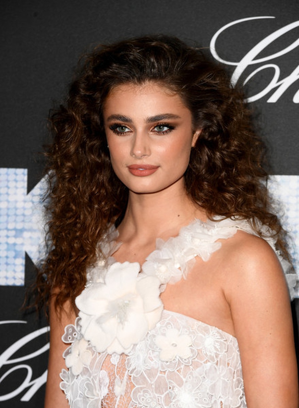 Choáng với váy xuyên thấu của Taylor Hill - 2 Choáng với váy xuyên thấu của Taylor Hill - 2