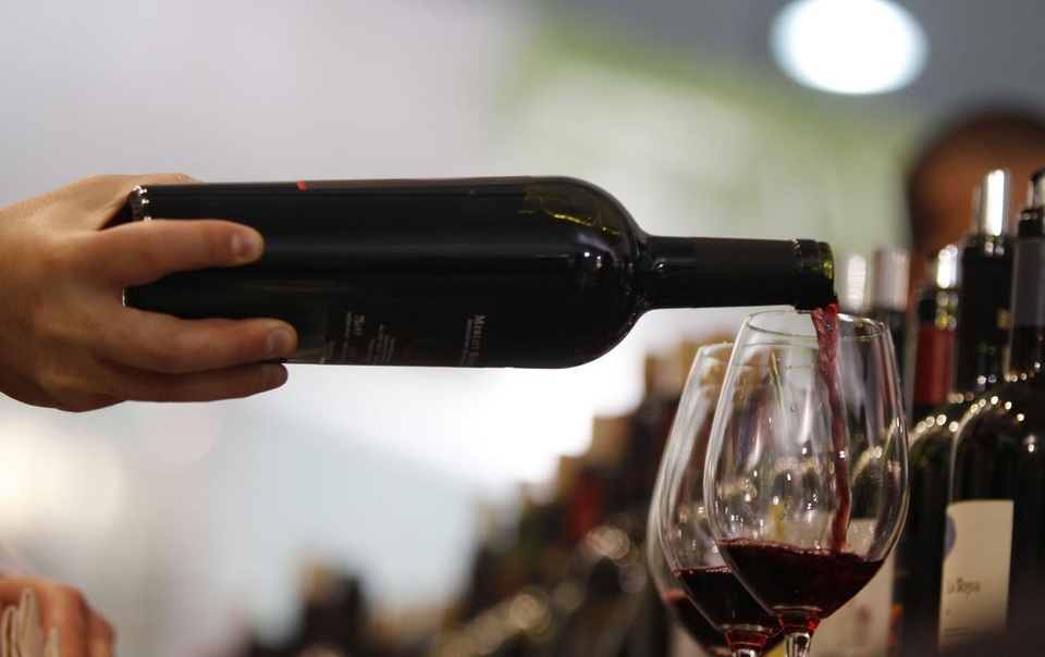 Thực khách được uống nhầm rượu hiếm trị giá 135 triệu đồng - 1 Thực khách được uống nhầm rượu hiếm trị giá 135 triệu đồng - 1