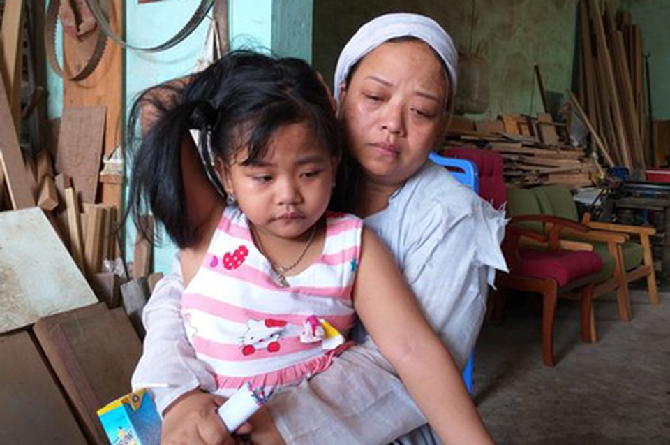 Bạn đọc Dân trí giúp đỡ bé gái 6 tuổi ung thư máu hơn 54 triệu đồng - 3 Bạn đọc Dân trí giúp đỡ bé gái 6 tuổi ung thư máu hơn 54 triệu đồng - 3