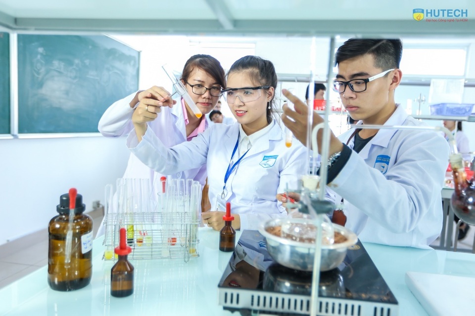 Xét tuyển học bạ, “nắm suất” vào Đại học trước khi thi THPT - 1 Xét tuyển học bạ, “nắm suất” vào Đại học trước khi thi THPT - 1
