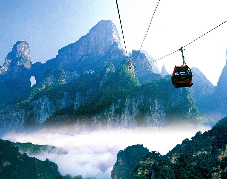 Ngồi cáp treo dài 7,5km, leo tiếp 999 bậc thang mới tới cổng trời - 3 Ngồi cáp treo dài 7,5km, leo tiếp 999 bậc thang mới tới cổng trời - 3