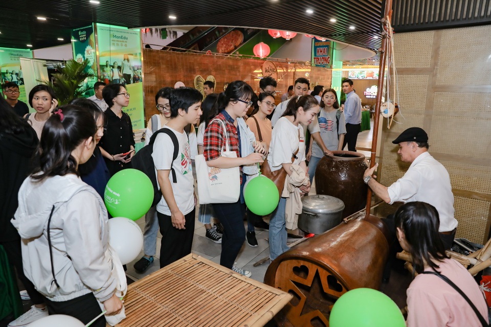 Tinh hoa xứ dừa nối nhịp cầu đến người dân TP. HCM - 4 Tinh hoa xứ dừa nối nhịp cầu đến người dân TP. HCM - 4