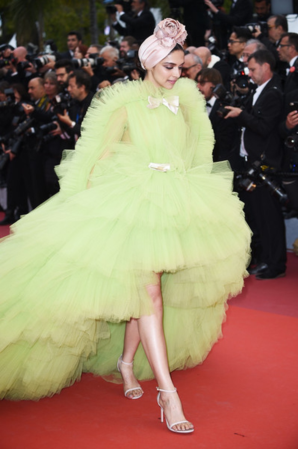 Deepika Padukone đẹp lộng lẫy tại Cannes - 5 Deepika Padukone đẹp lộng lẫy tại Cannes - 5