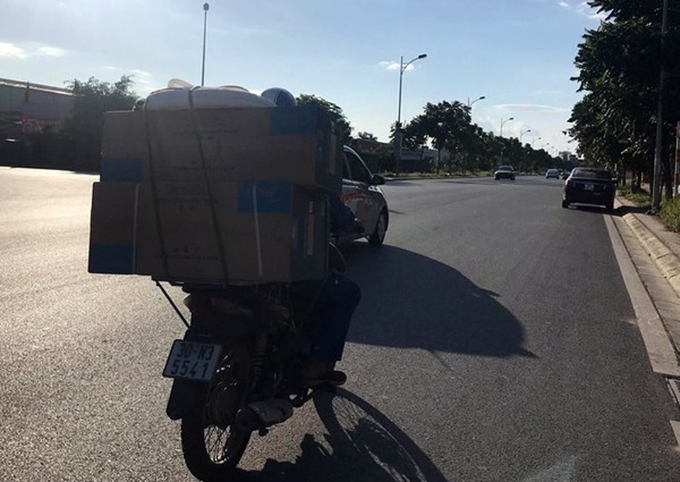 Nắng nóng kéo dài, công lắp điều hòa ở Hà Nội tăng phi mã - 1 Nắng nóng kéo dài, công lắp điều hòa ở Hà Nội tăng phi mã - 1