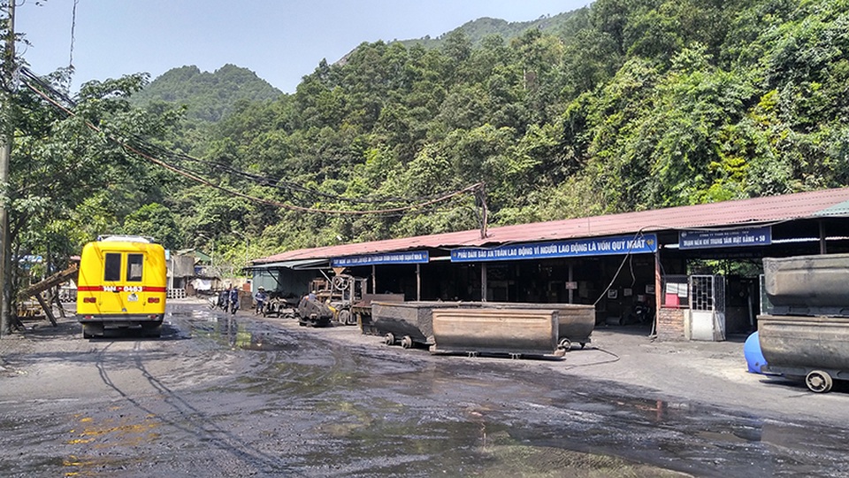 2 công nhân thiệt mạng, 3 người bị thương trong vụ cháy lò than - 1 2 công nhân thiệt mạng, 3 người bị thương trong vụ cháy lò than - 1
