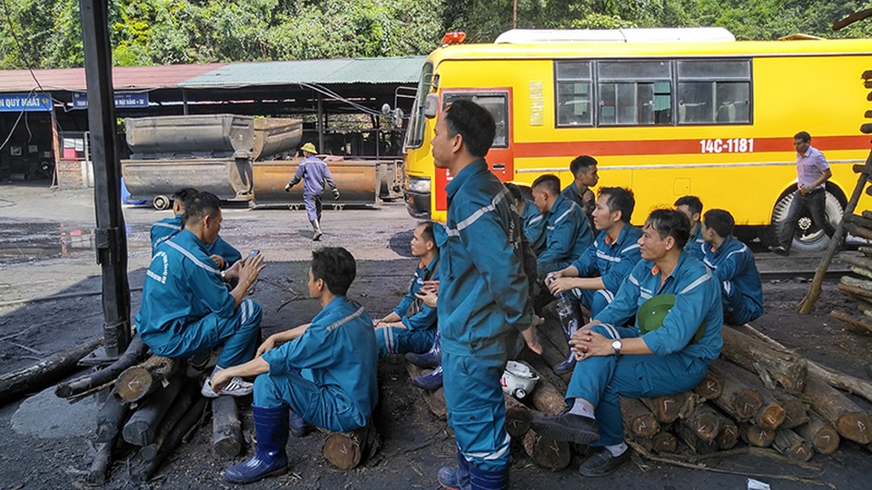 2 công nhân thiệt mạng, 3 người bị thương trong vụ cháy lò than - 2 2 công nhân thiệt mạng, 3 người bị thương trong vụ cháy lò than - 2